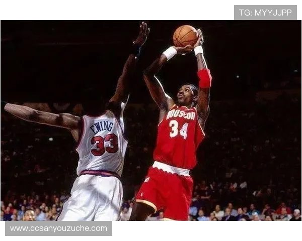 哈基姆·奥拉朱旺：从梦之队到NBA传奇中锋的辉煌与挑战